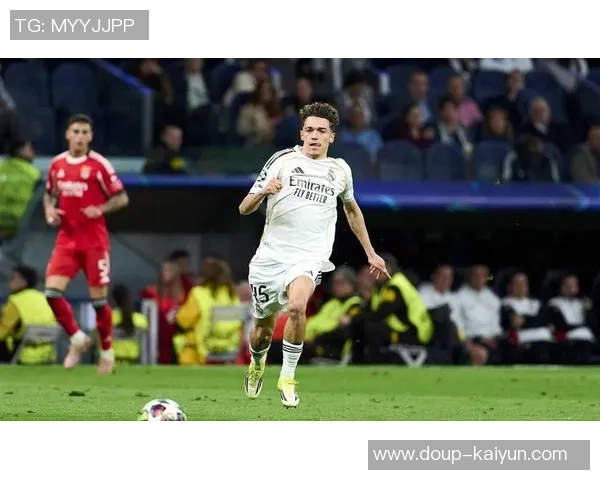 欧冠封神之战！22岁小将锁死皇马巨星：6万人拍手官方MVP